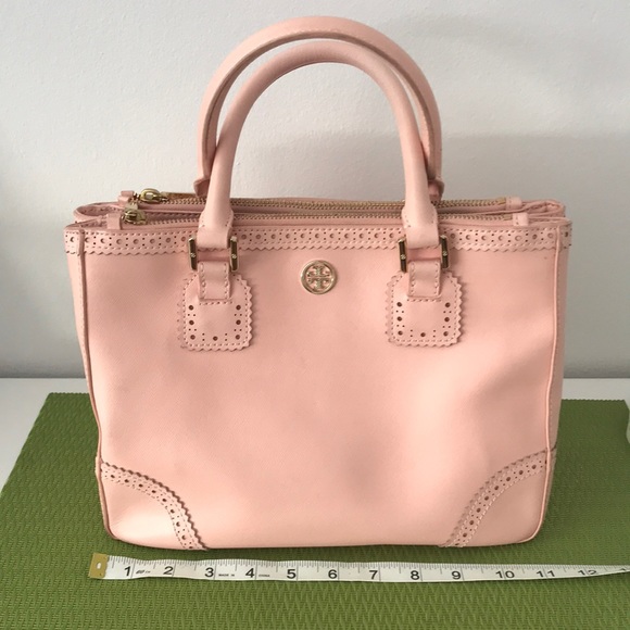 Tory Burch Handbags - 🏅HP 🎉Tory Burch Eyelet Robinson Bag